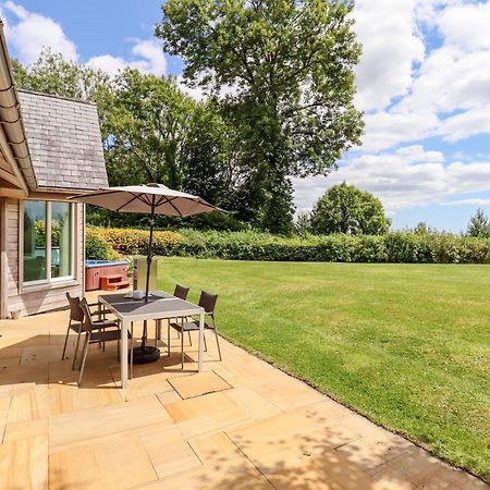 Swandown, 12 Kittwhistle Chard Exterior foto