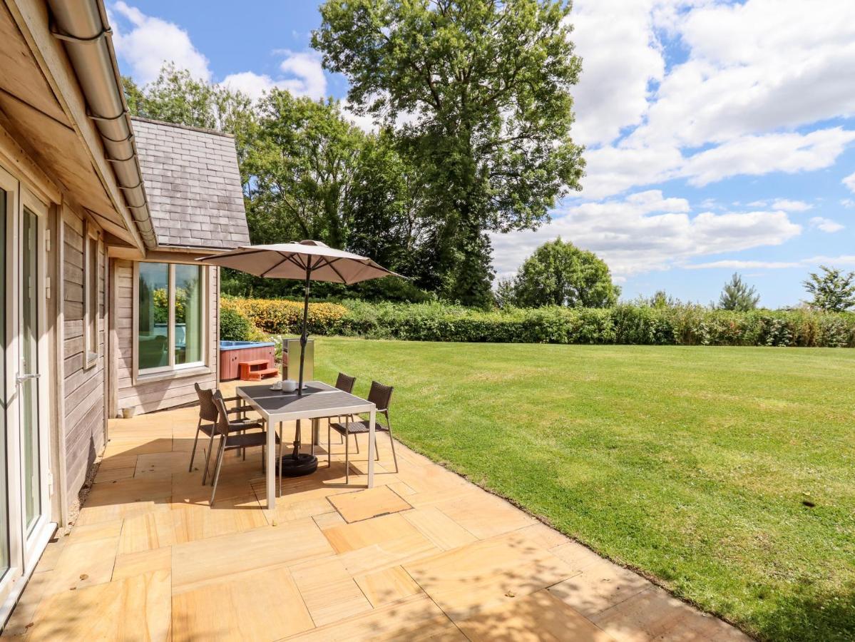 Swandown, 12 Kittwhistle Chard Exterior foto