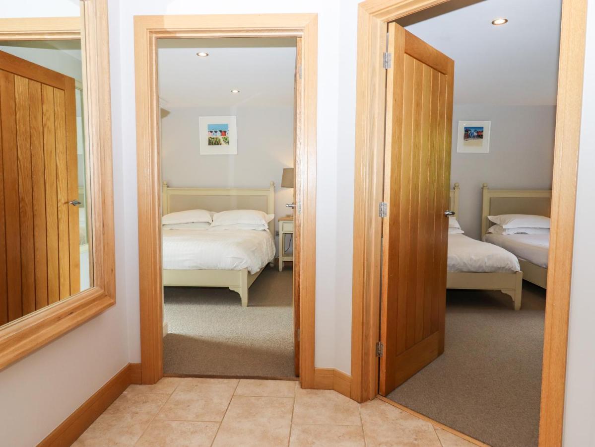 Swandown, 12 Kittwhistle Chard Exterior foto