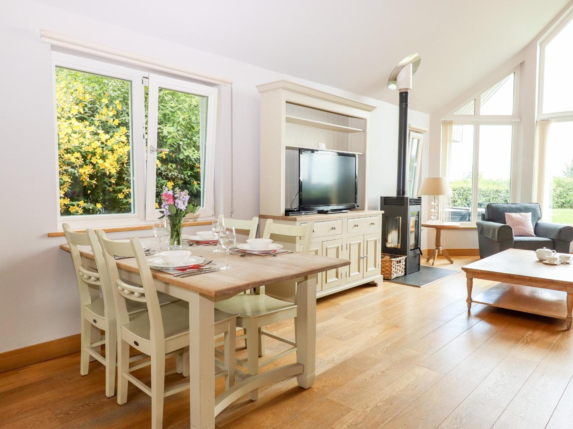 Swandown, 12 Kittwhistle Chard Exterior foto