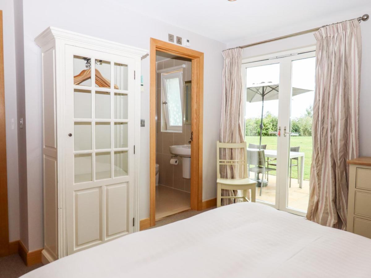 Swandown, 12 Kittwhistle Chard Exterior foto
